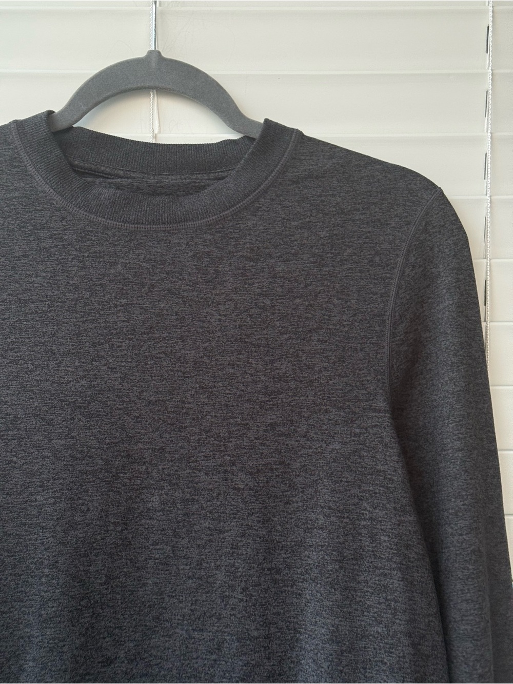 Vuori Ponto Performance Crew Charcoal Heather Sweatshirt Men's V224 S Dreamknit - Picture 8 of 12